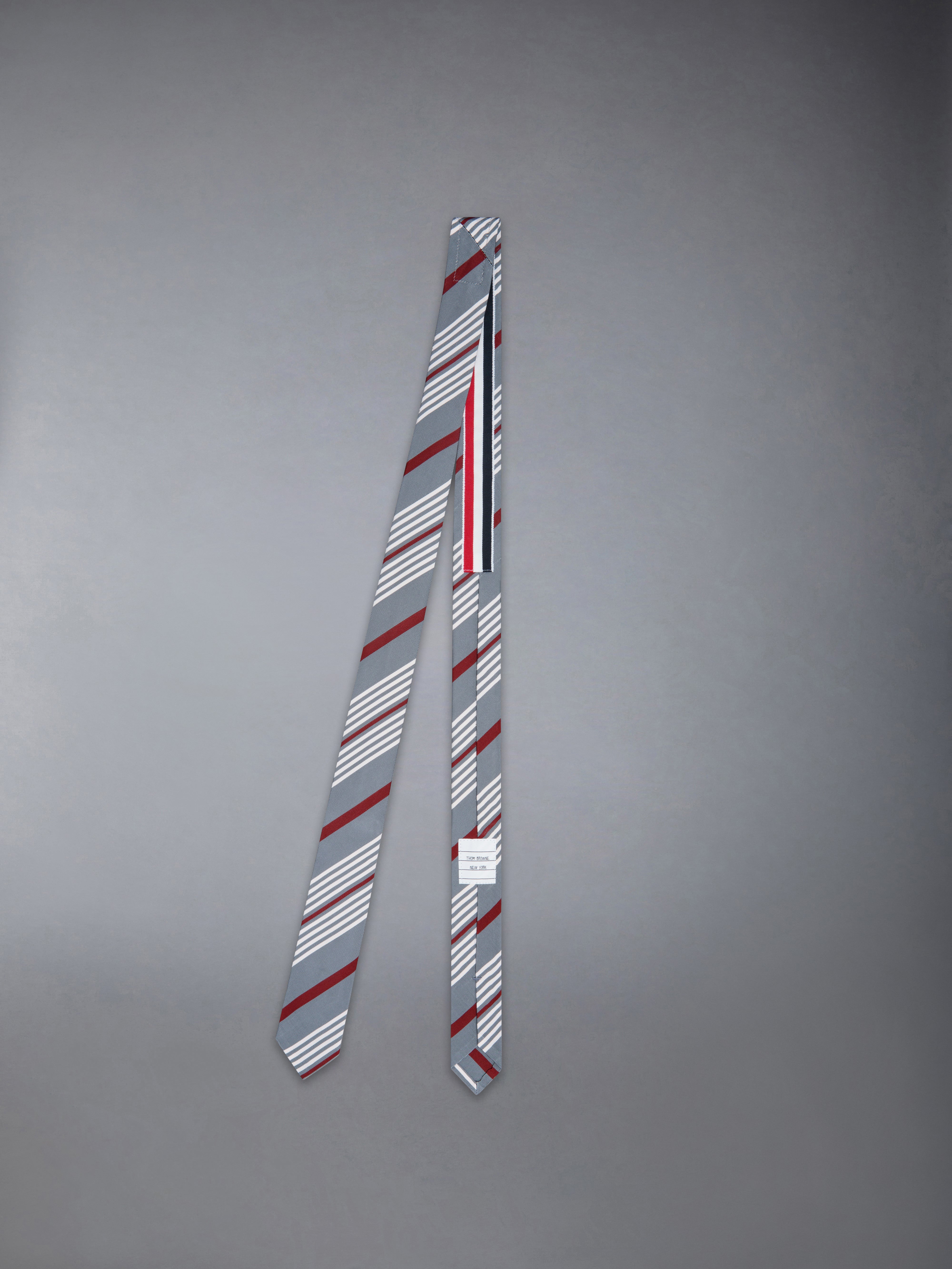 THOM BROWNE ネクタイピン 2個セット ケース付き THOM BROWNEのネクタイピンを使った人気ファッション