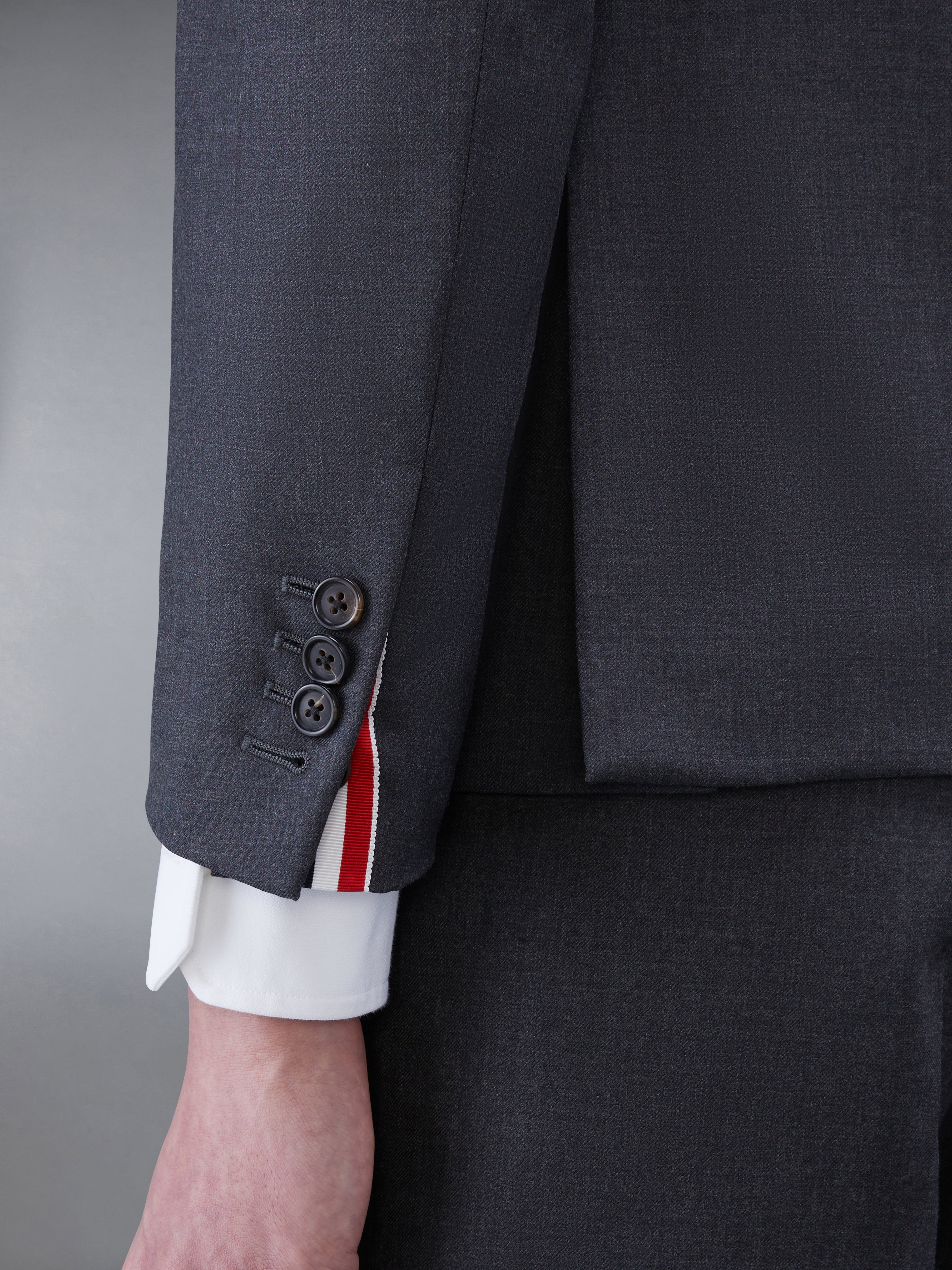 【@water】THOM BROWNE.キャバリーツイルクラシックスーツ MSC001A-00626-025_V1.jpg?v=