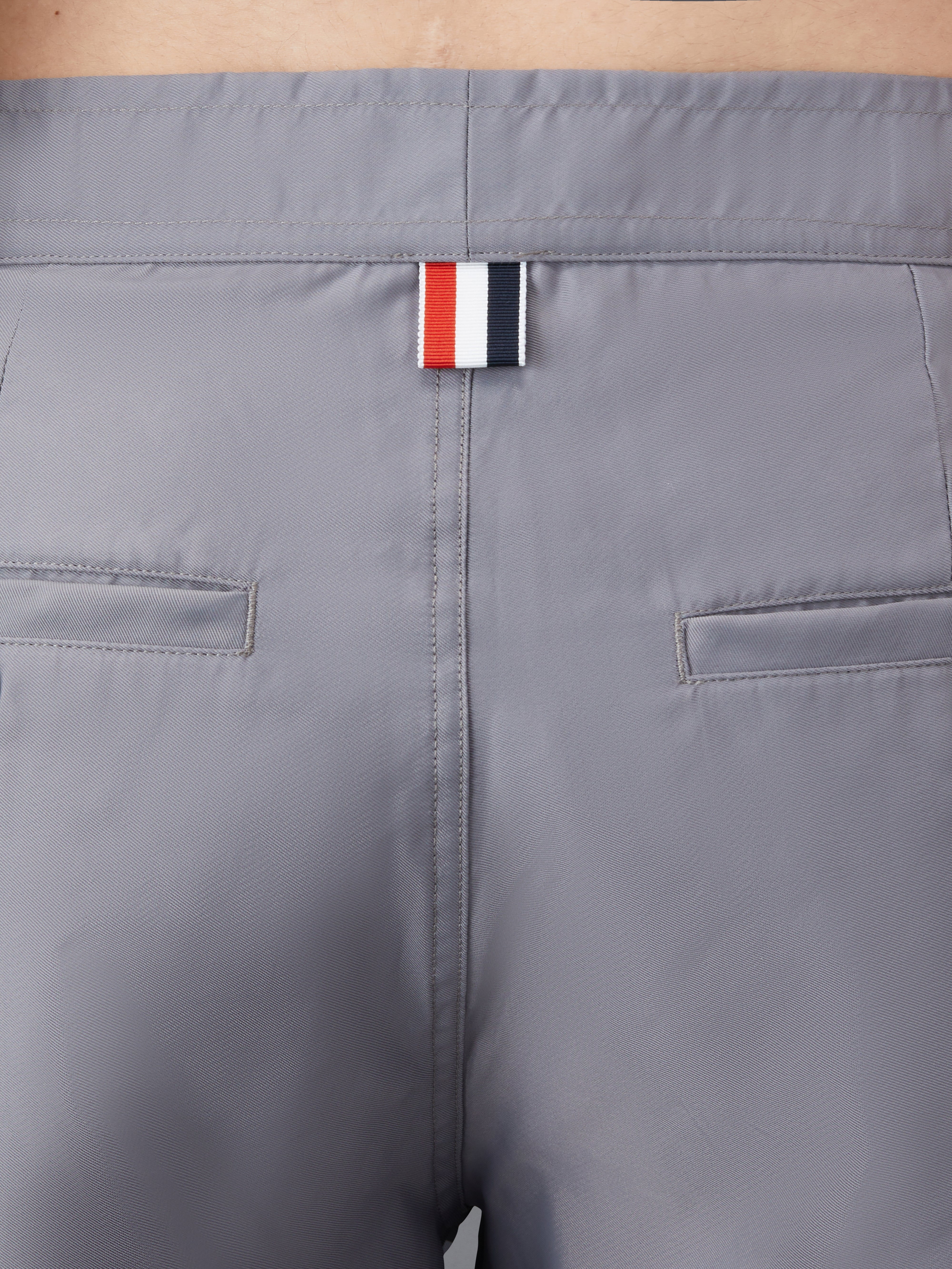 トムブラウン　ミディアムグレー ソリッド テック 4BAR スイムショーツ メンズ水着 | Thom Browne