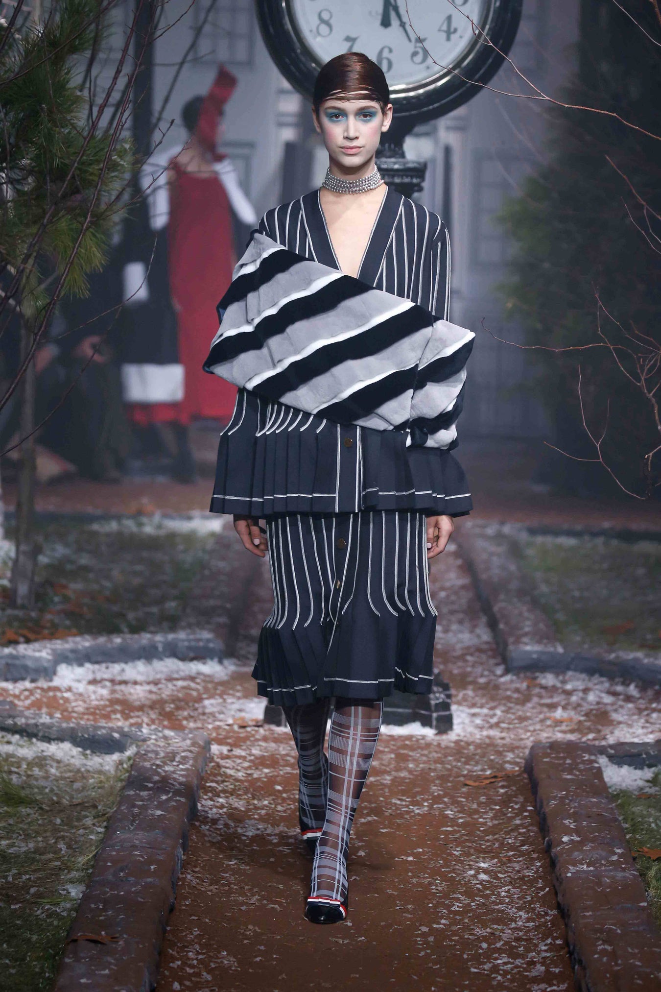 2016 가을 겨울 여성복 런웨이 - LOOK 33