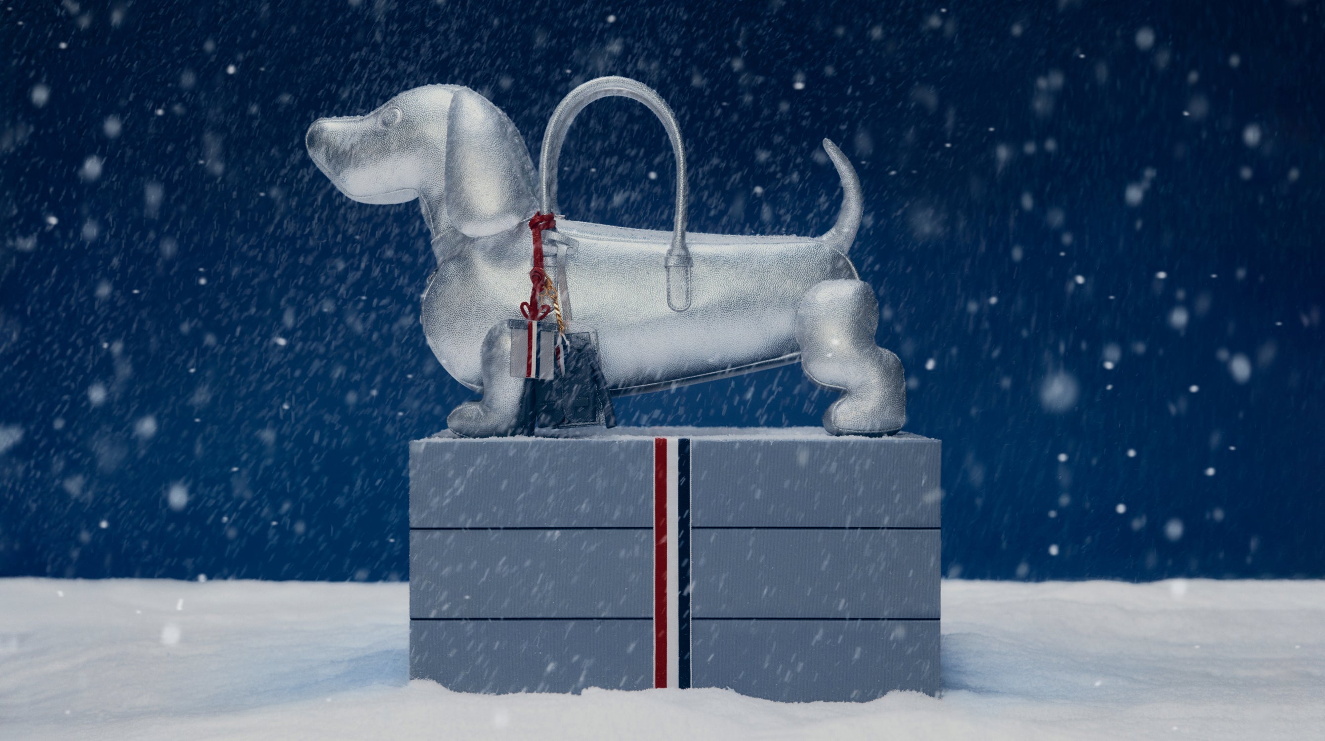 THOM BROWNE トムブラウン ヘクター キーホルダー 犬 スキー ア・ビリー・ ヘクター ホリデー | Thom Browne