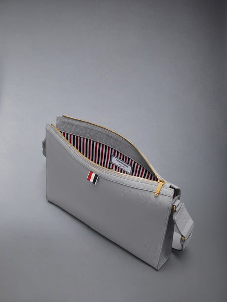 SOFT PEBBLE GRAIN 4-BAR CROSSBODY DOCUMENT HOLDER LIGHT GREY