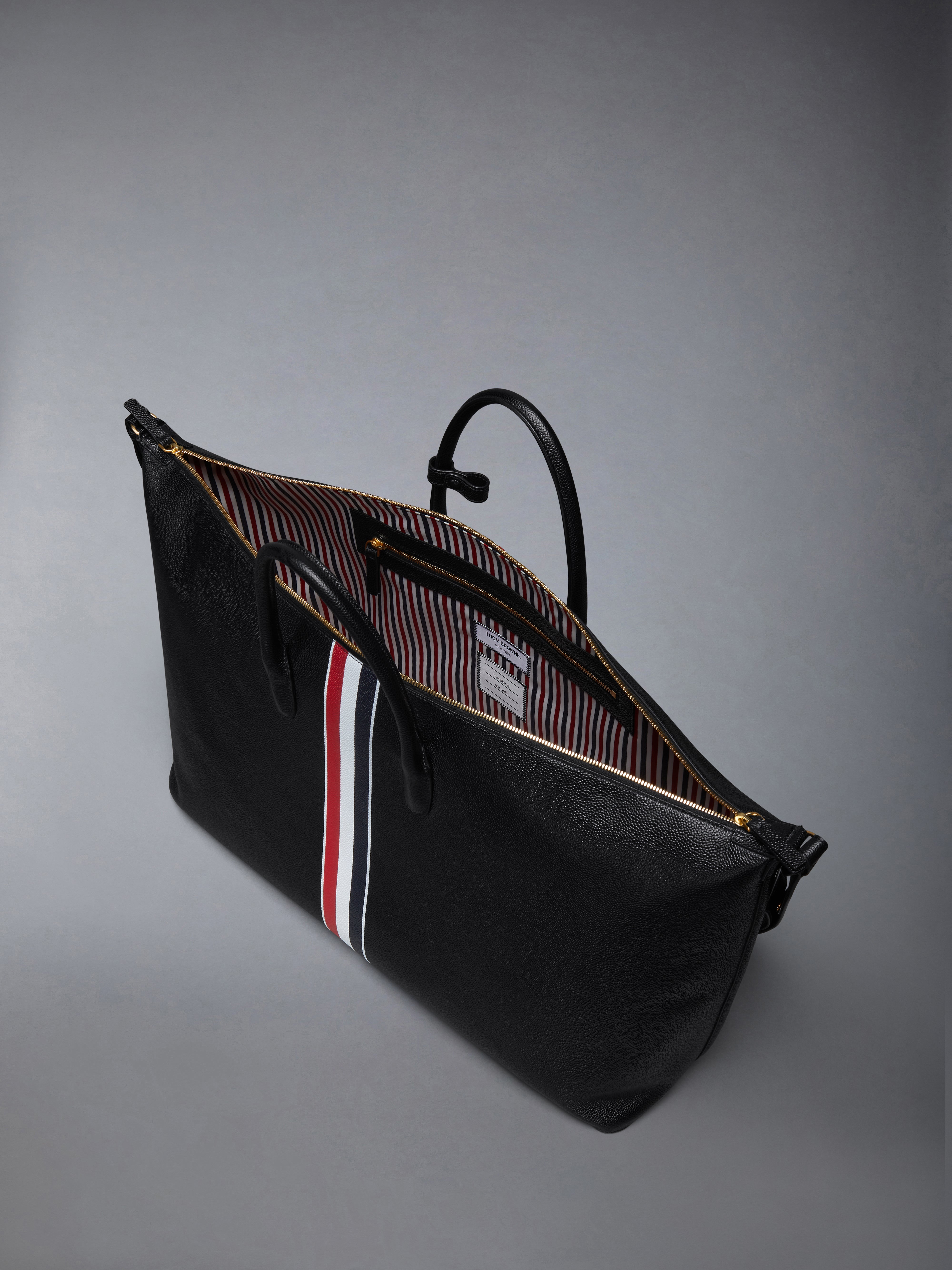 トートバッグ THOM BROWNE Thom Browne Bags.. Black (UAG217A 00198001) Soft Duffle Bag W/ Rwb Stripe In Pebble Grain Leather | Thom
