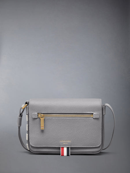 PEBBLE GRAIN 4-BAR SMALL REPORTER BAG LIGHT GREY