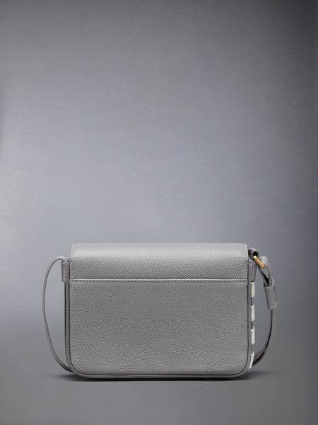 PEBBLE GRAIN 4-BAR SMALL REPORTER BAG LIGHT GREY