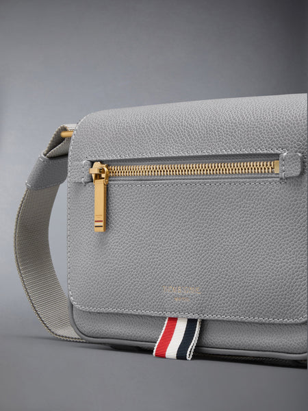 PEBBLE GRAIN 4-BAR SMALL REPORTER BAG LIGHT GREY