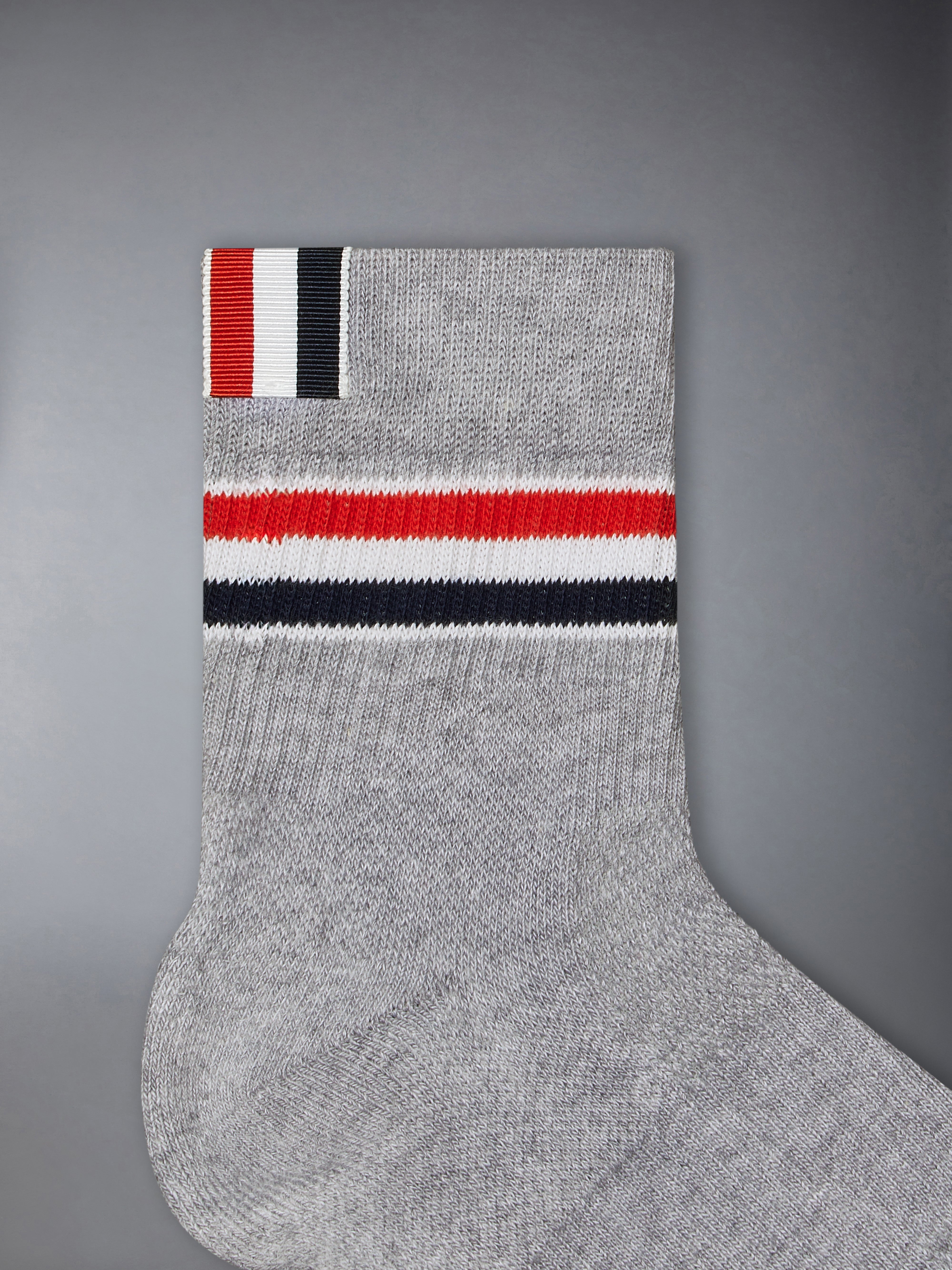RWB ストライプくるぶし丈 アスレチック ソックス | Thom Browne