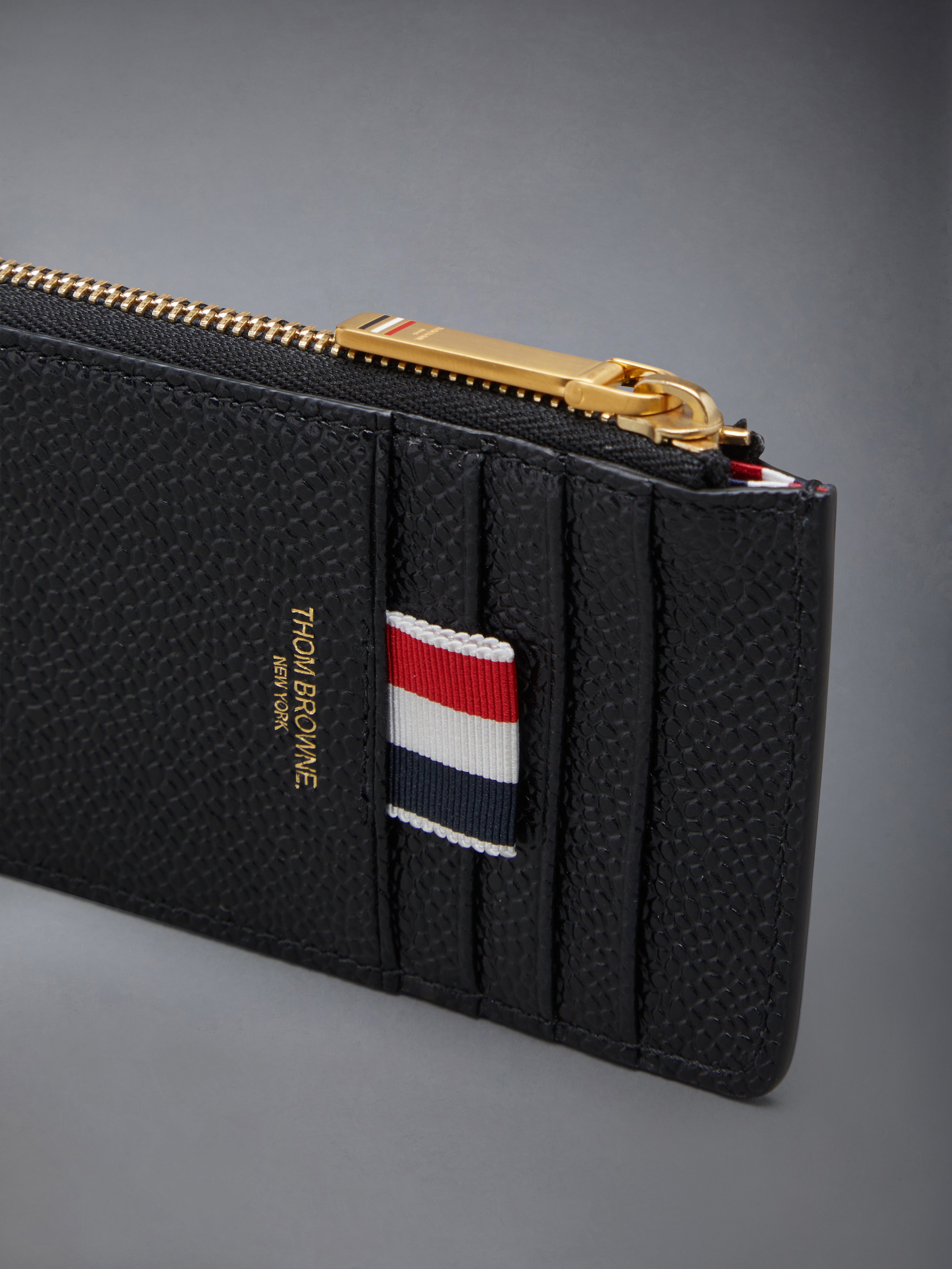 ★THOM BROWNE★ペブルグレーン ビジネス カードウォレット THOM BROWNEから日本限定デザインとなる3つ折り財布がリリース