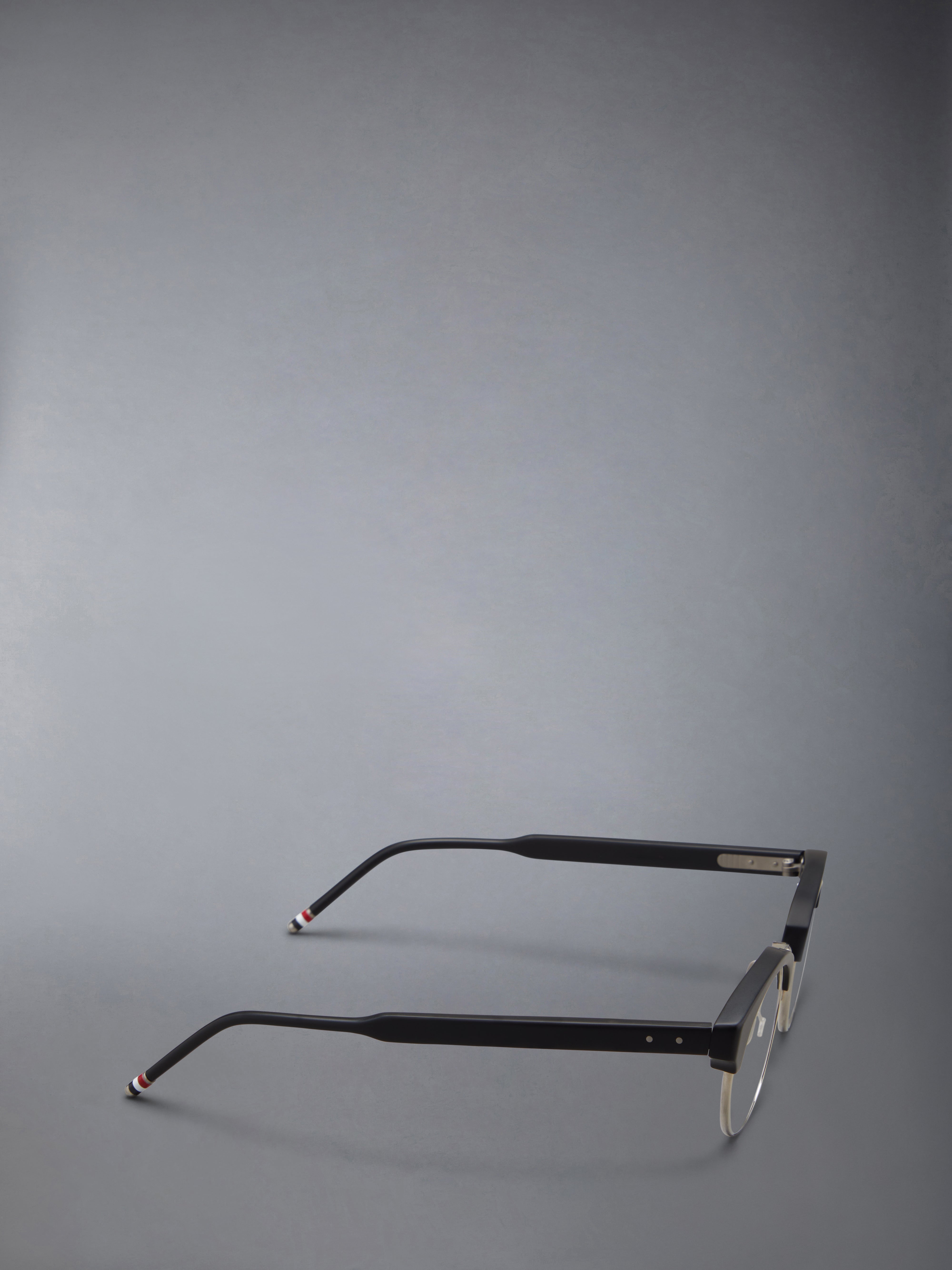 THOM BROWNE ラウントフレムメカネ UEO702A 205 Acetate And Titanium Oval Sunglasses | Thom Browne