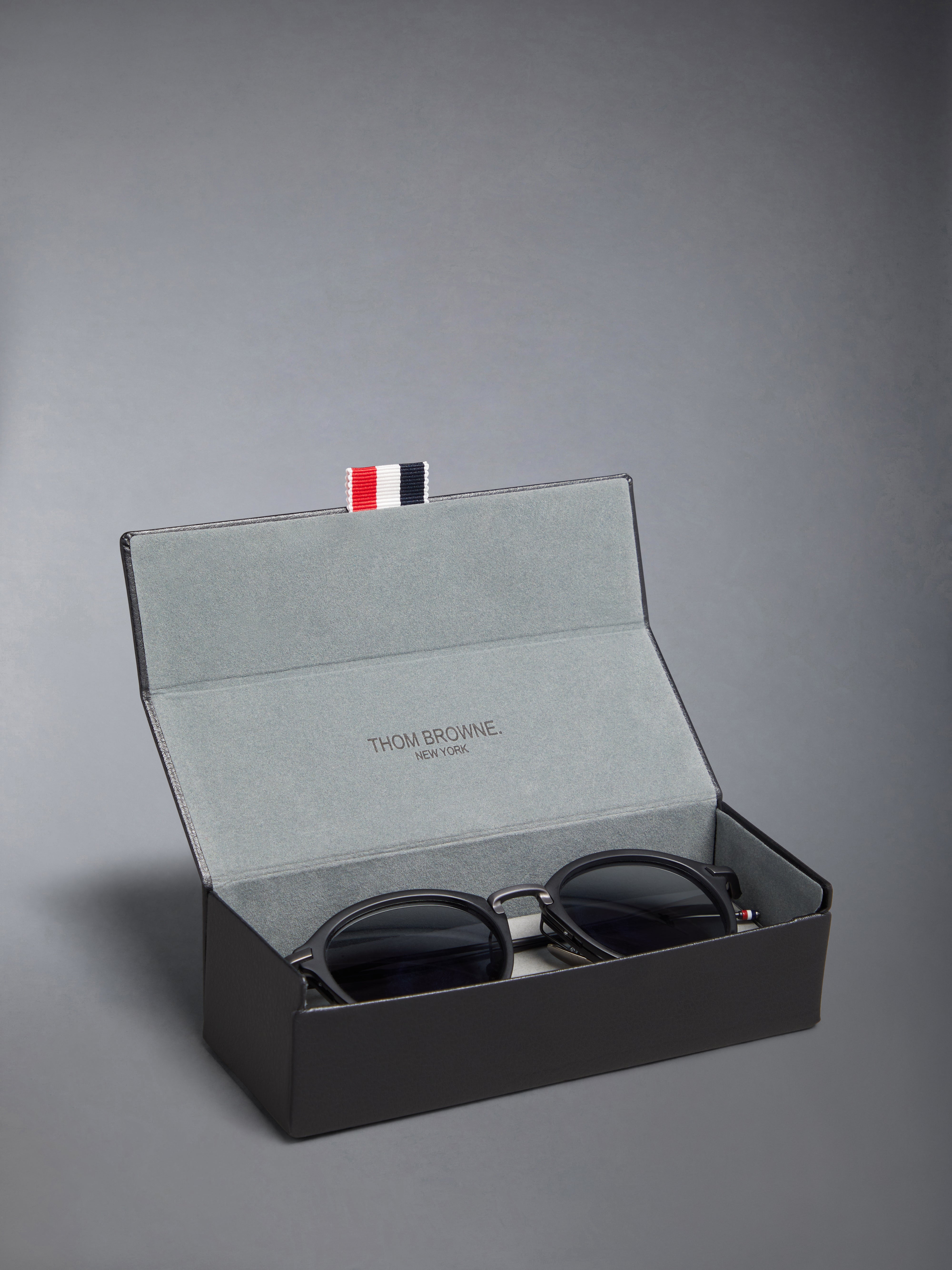 アセテートとチタンのラウンドサングラス | Thom Browne