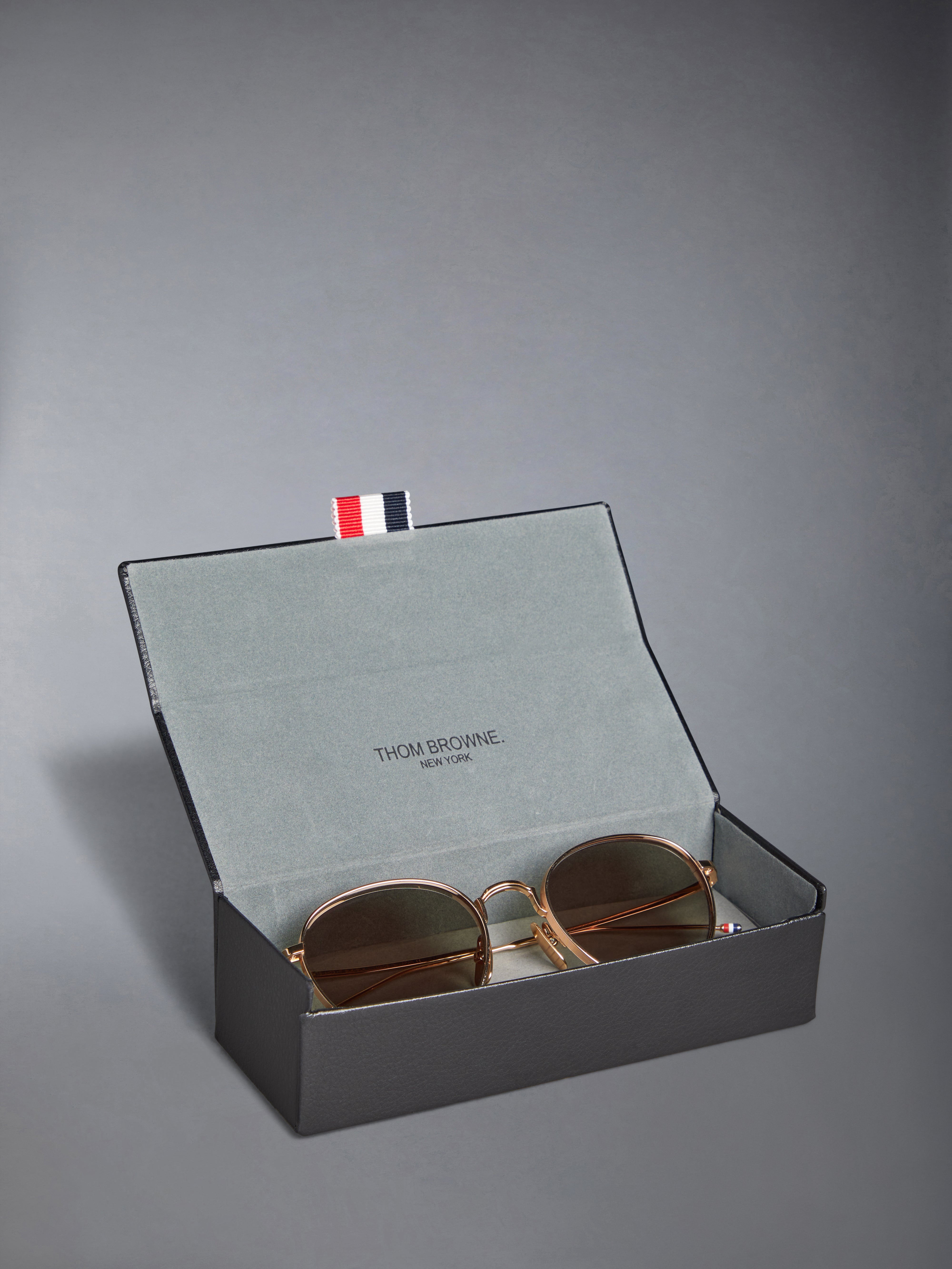 【THOM BROWNE】 Canvas Vulcanized Rubber Sole Heritage Sneakers | Thom Browne