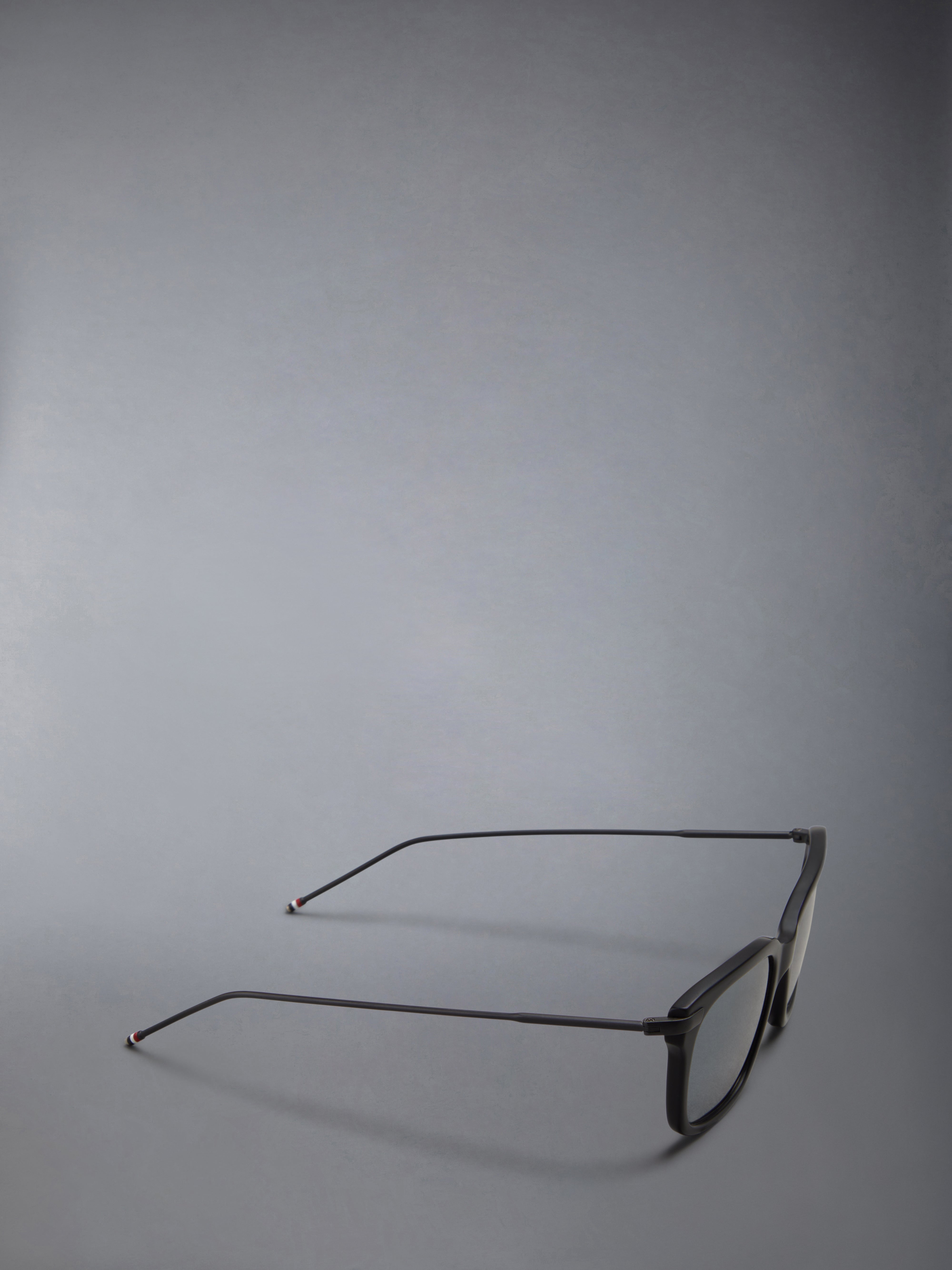 【送料&関税込】Thom Browne Ues701a/g0003 Sunglasses - Unise Acetate And Titanium Rectangular Sunglasses | Thom Browne