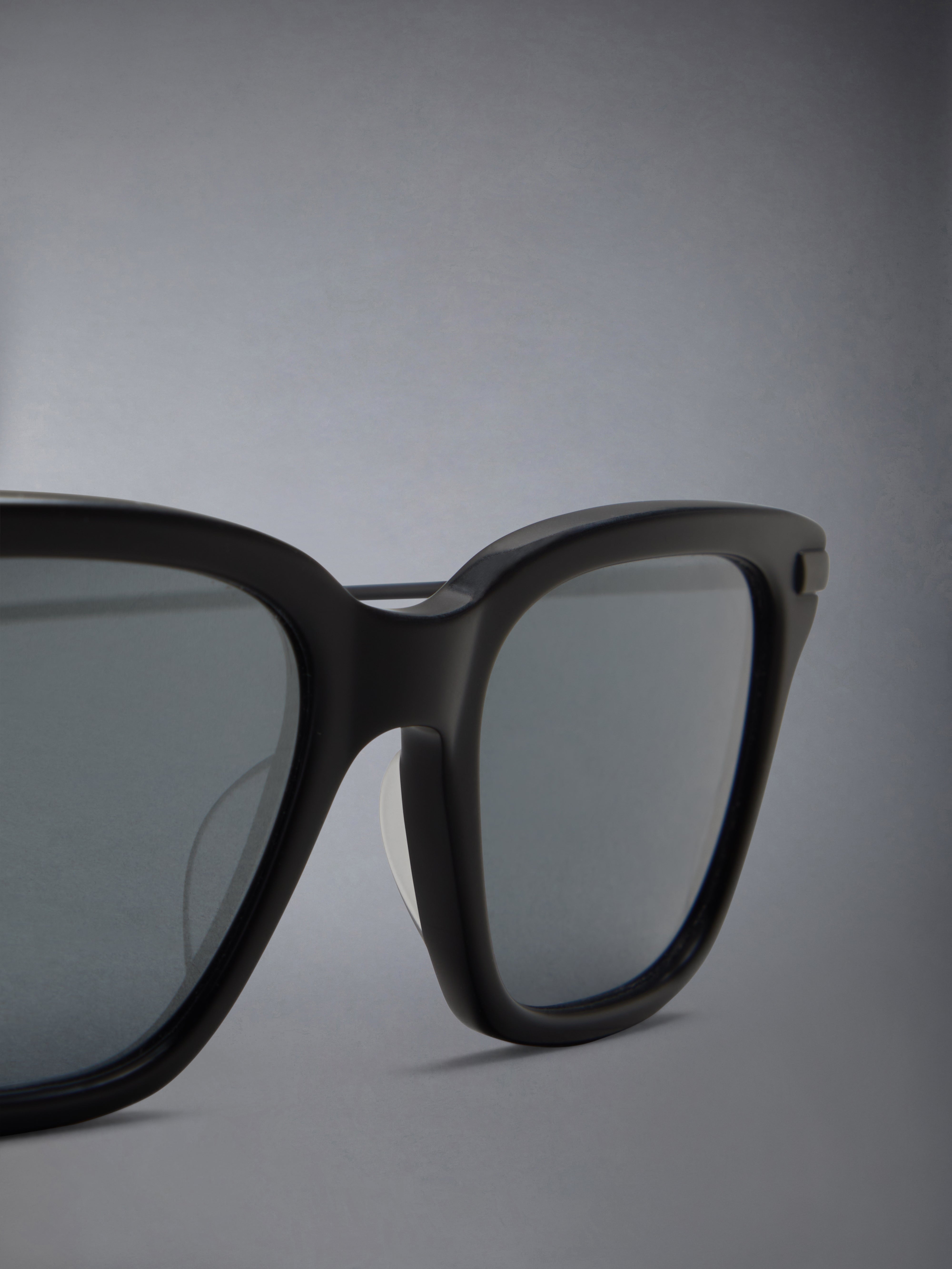 【送料&関税込】Thom Browne Ues701a/g0003 Sunglasses - Unise Acetate And Titanium Rectangular Sunglasses | Thom Browne