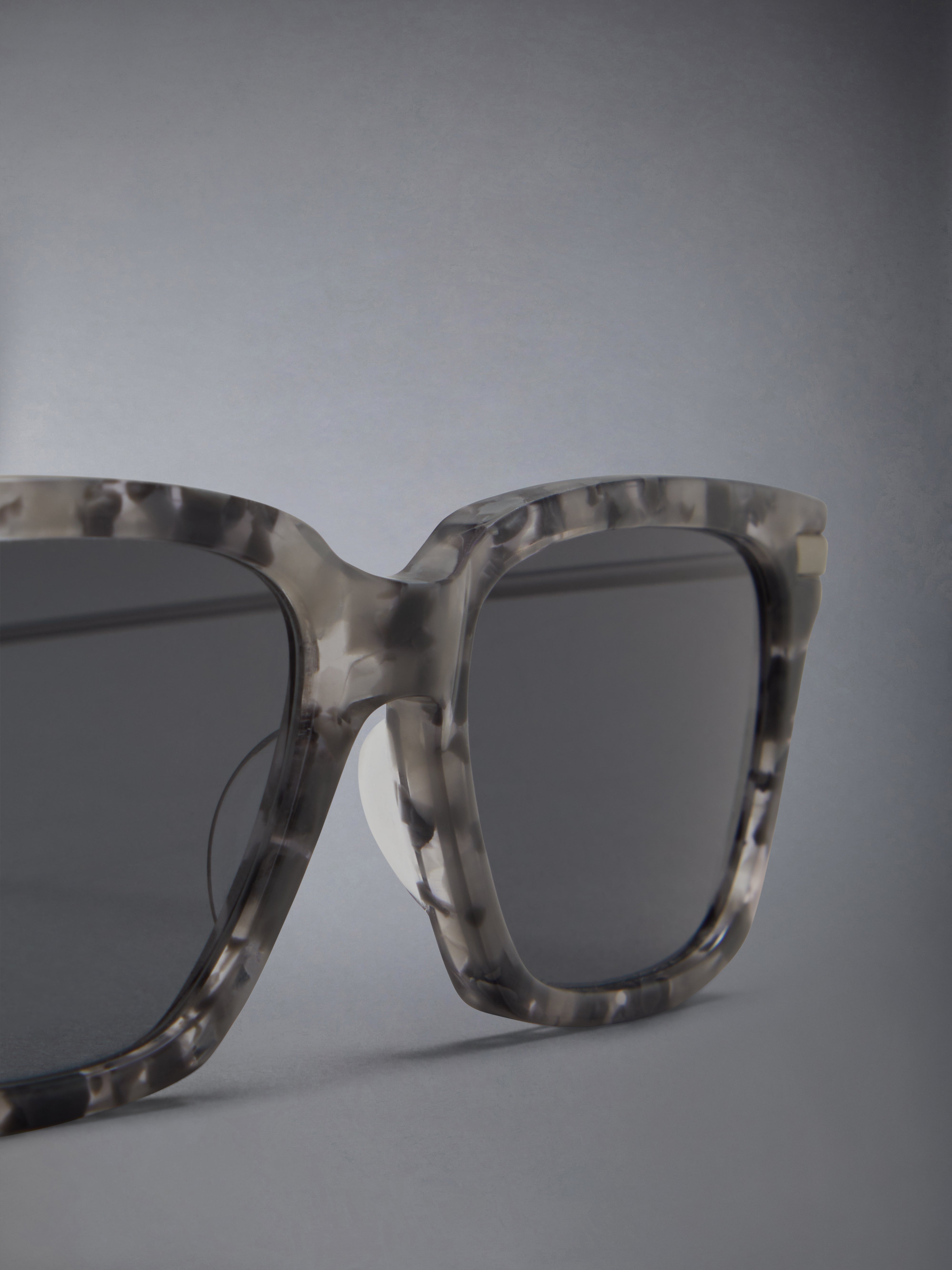 【送料&関税込】Thom Browne Ues701a/g0003 Sunglasses - Unise img_art_UES701A_G0003_701A_004