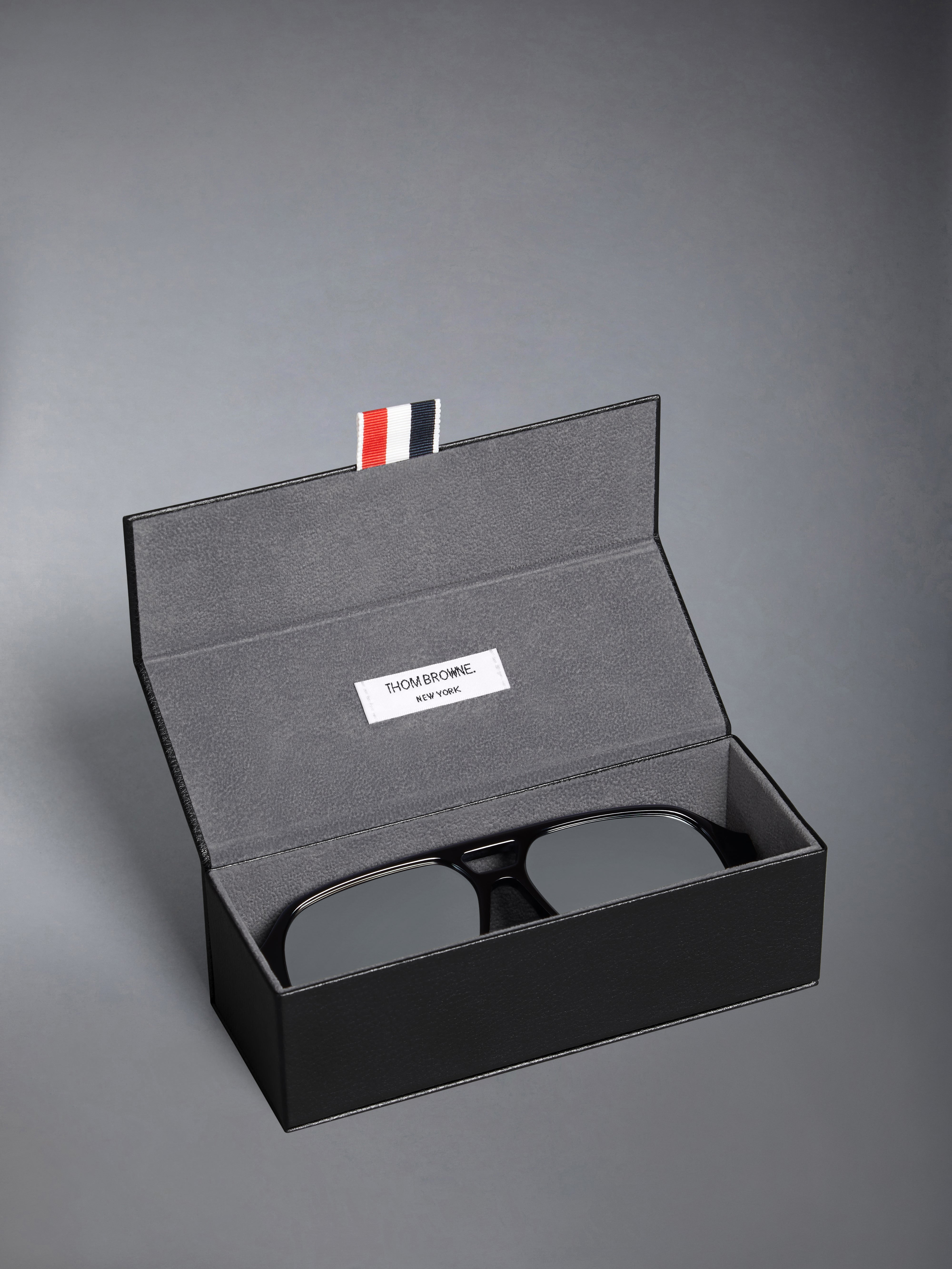 【送料&関税込】Thom Browne Ues923a/g0002 Sunglasses - Unise Thom Browne UES923A-G0002 Shiny Black/Dark Grey (923A-001