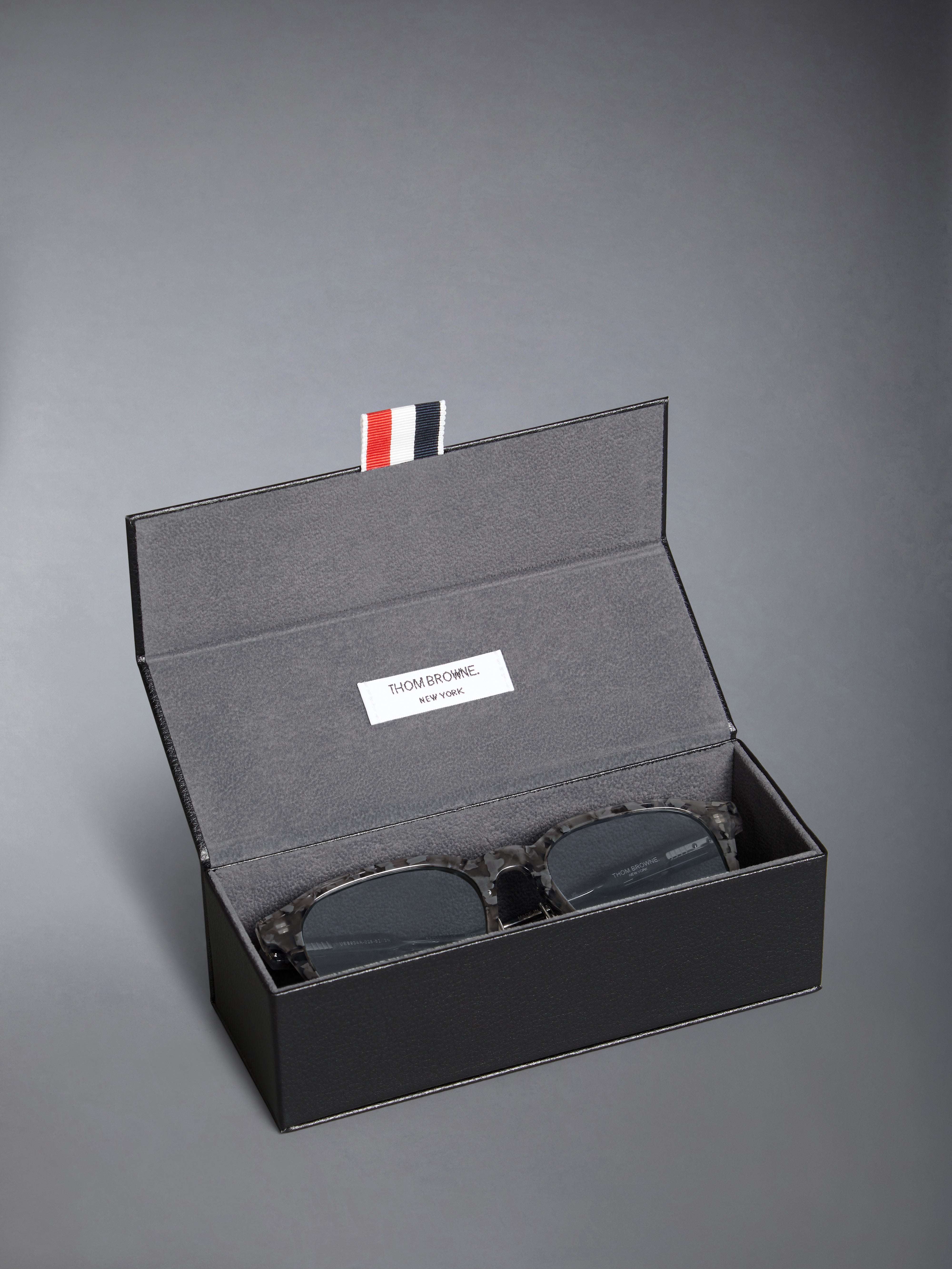 Thom Browne FFH292A00003001 関税送料込 アセテート長方形サングラス | Thom Browne