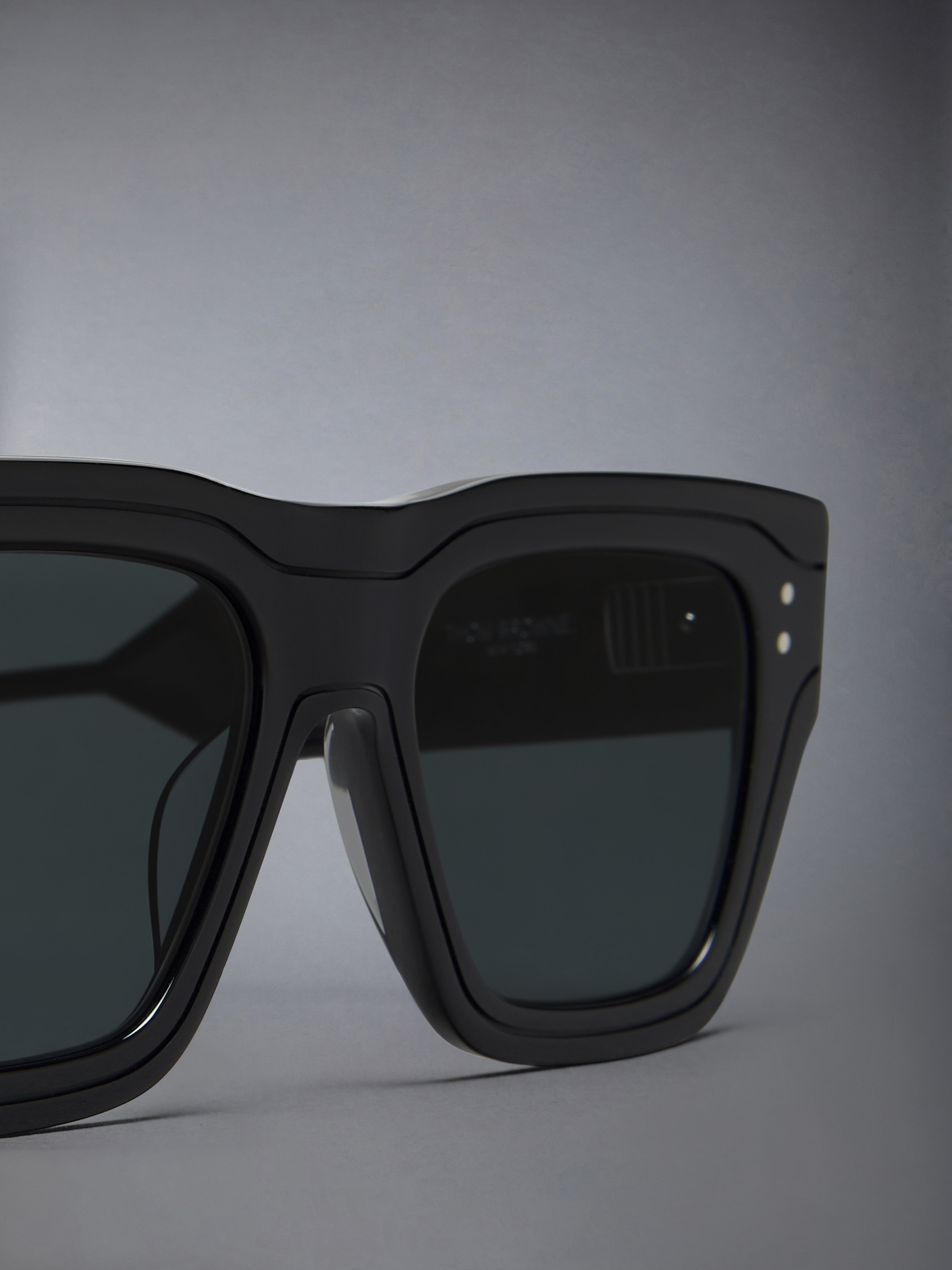 【送料&関税込】Thom Browne Rectangular - Dark Grey Sunglass 28057652_57613682_1000.jpg