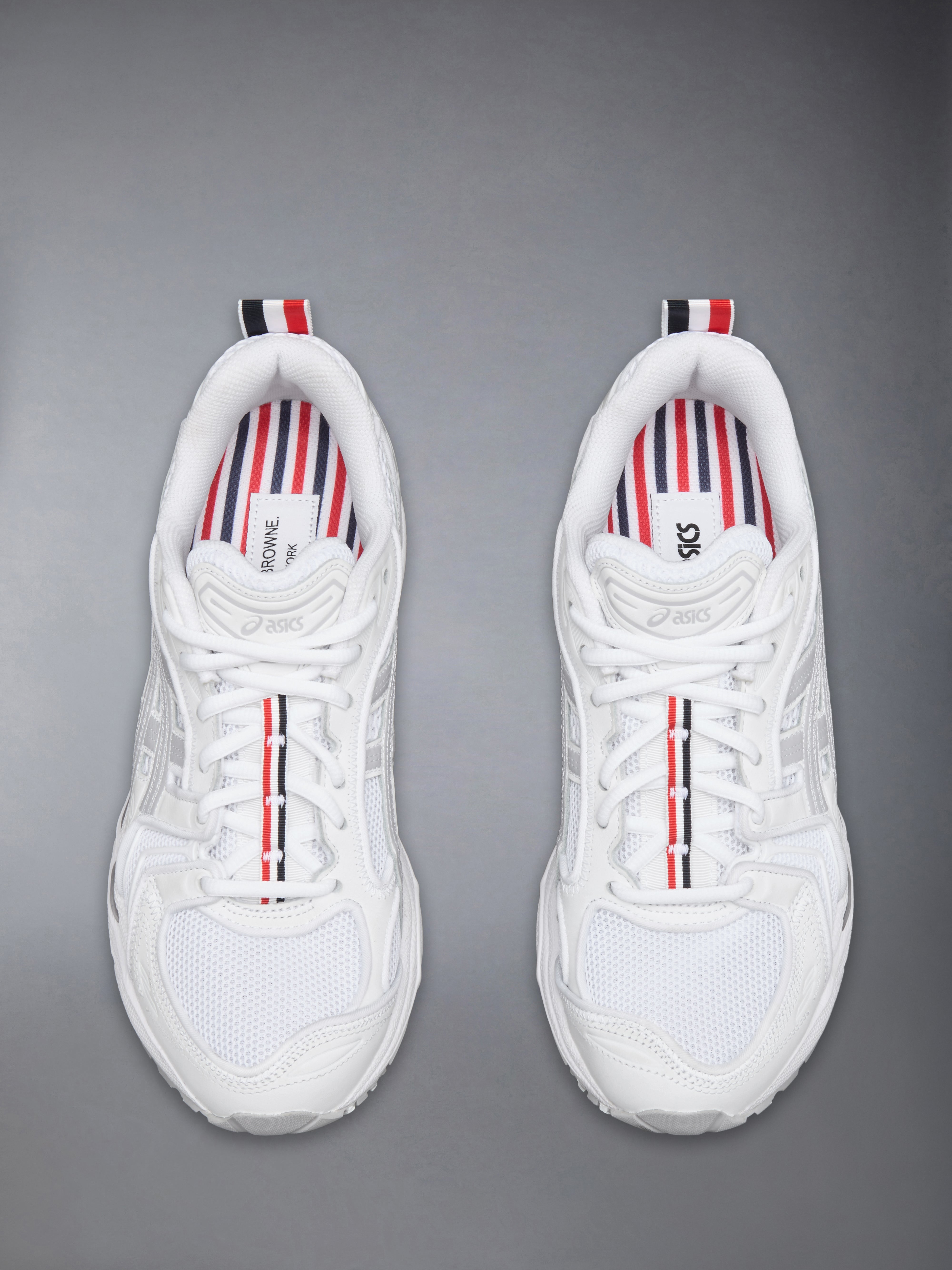 THOM BROWNE × ASICS】 トムブラウン アシックス 24cm トムブラウンxアシックスによるコラボフットウェアにホワイトカラーが