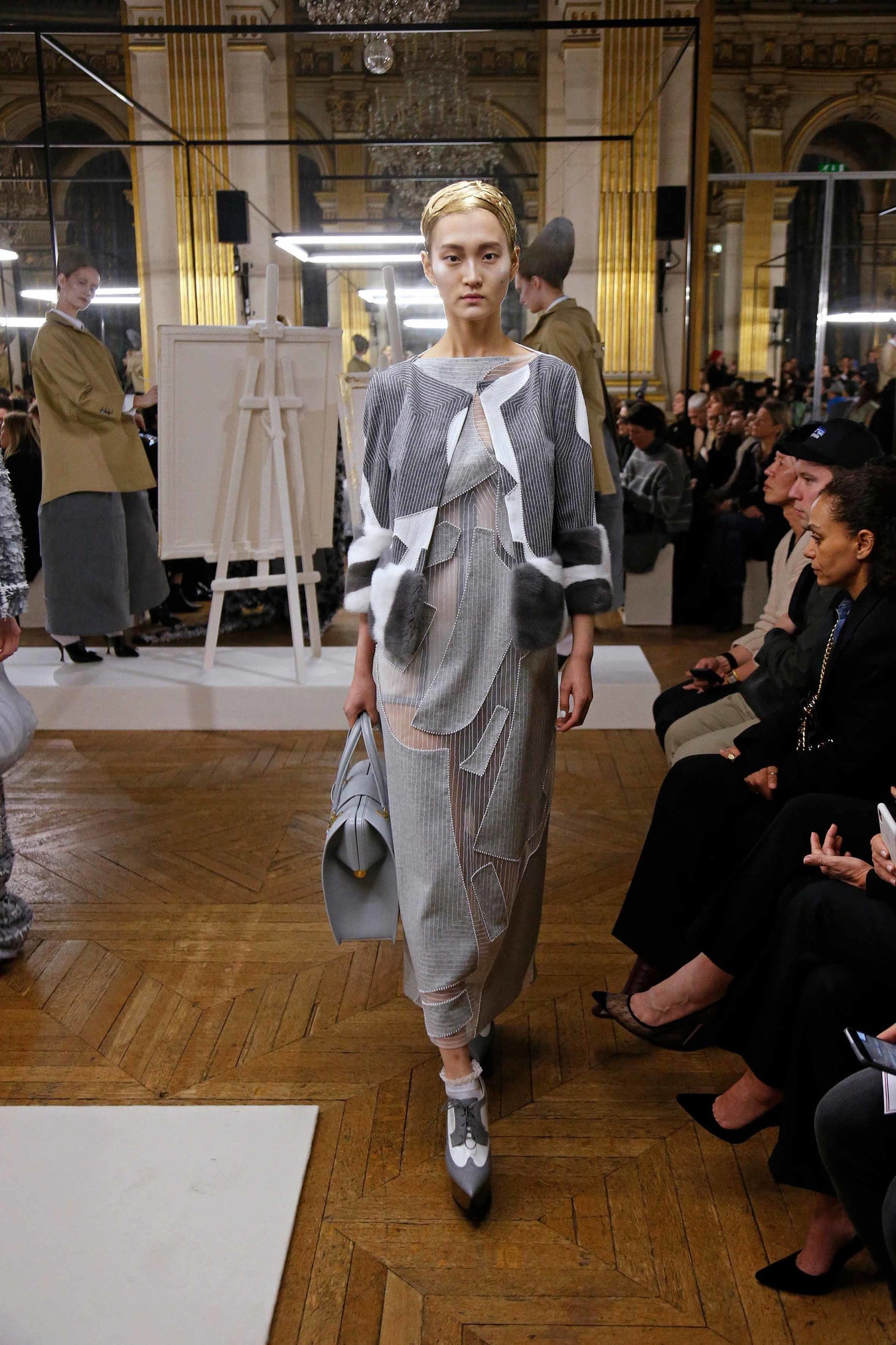 2018 가을 겨울 여성복 런웨이 - LOOK 12