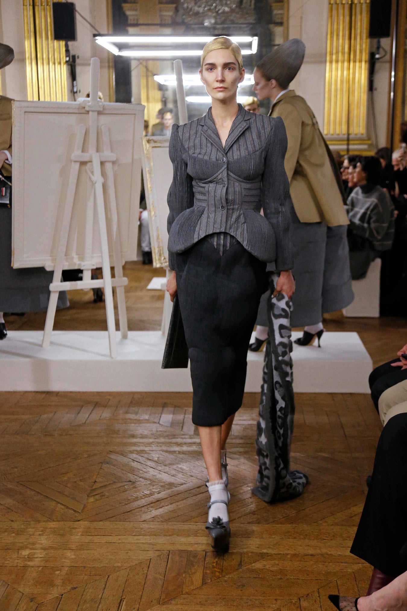 2018 가을 겨울 여성복 런웨이 - LOOK 13