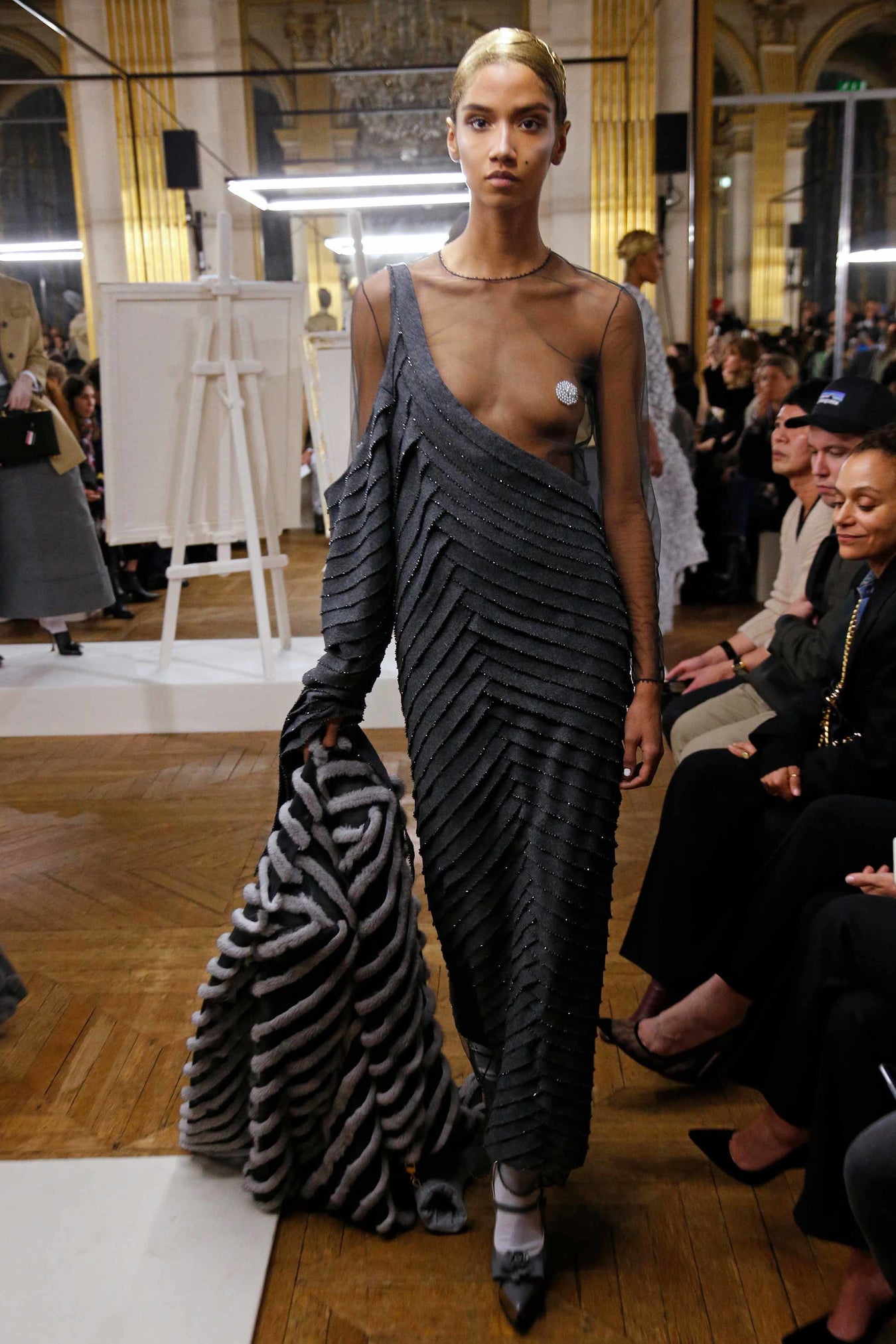 2018 가을 겨울 여성복 런웨이 - LOOK 17