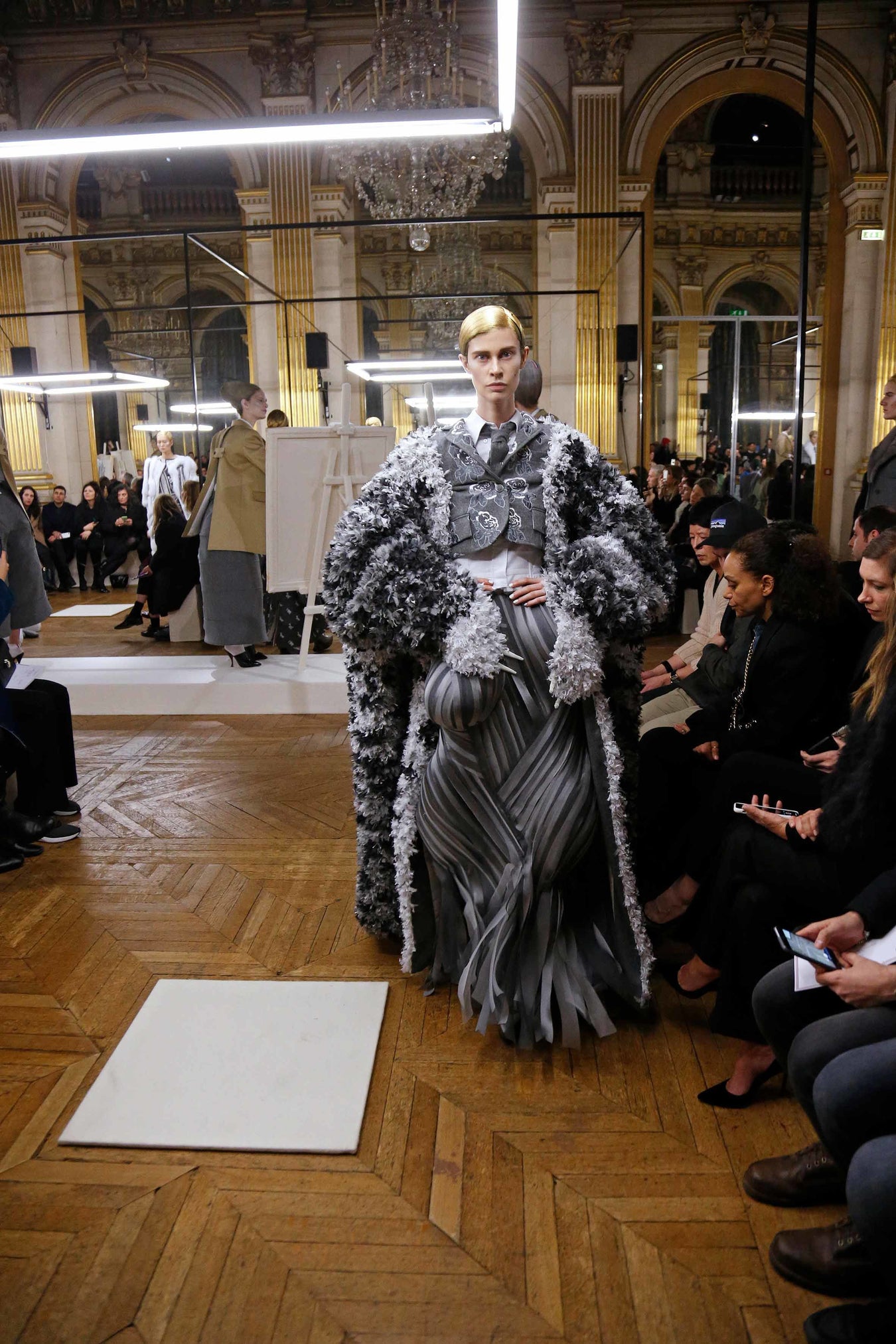 2018 가을 겨울 여성복 런웨이 - LOOK 18