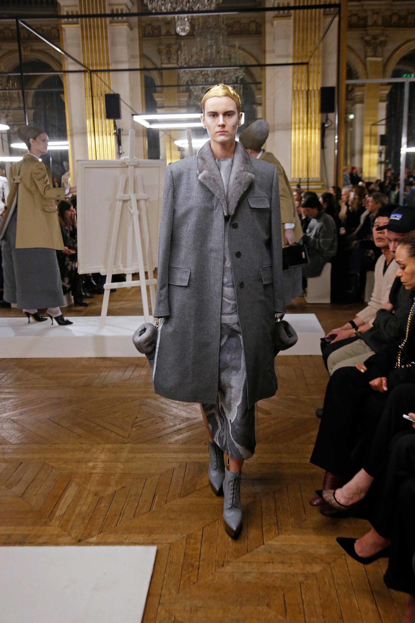 2018 가을 겨울 여성복 런웨이 - LOOK 19