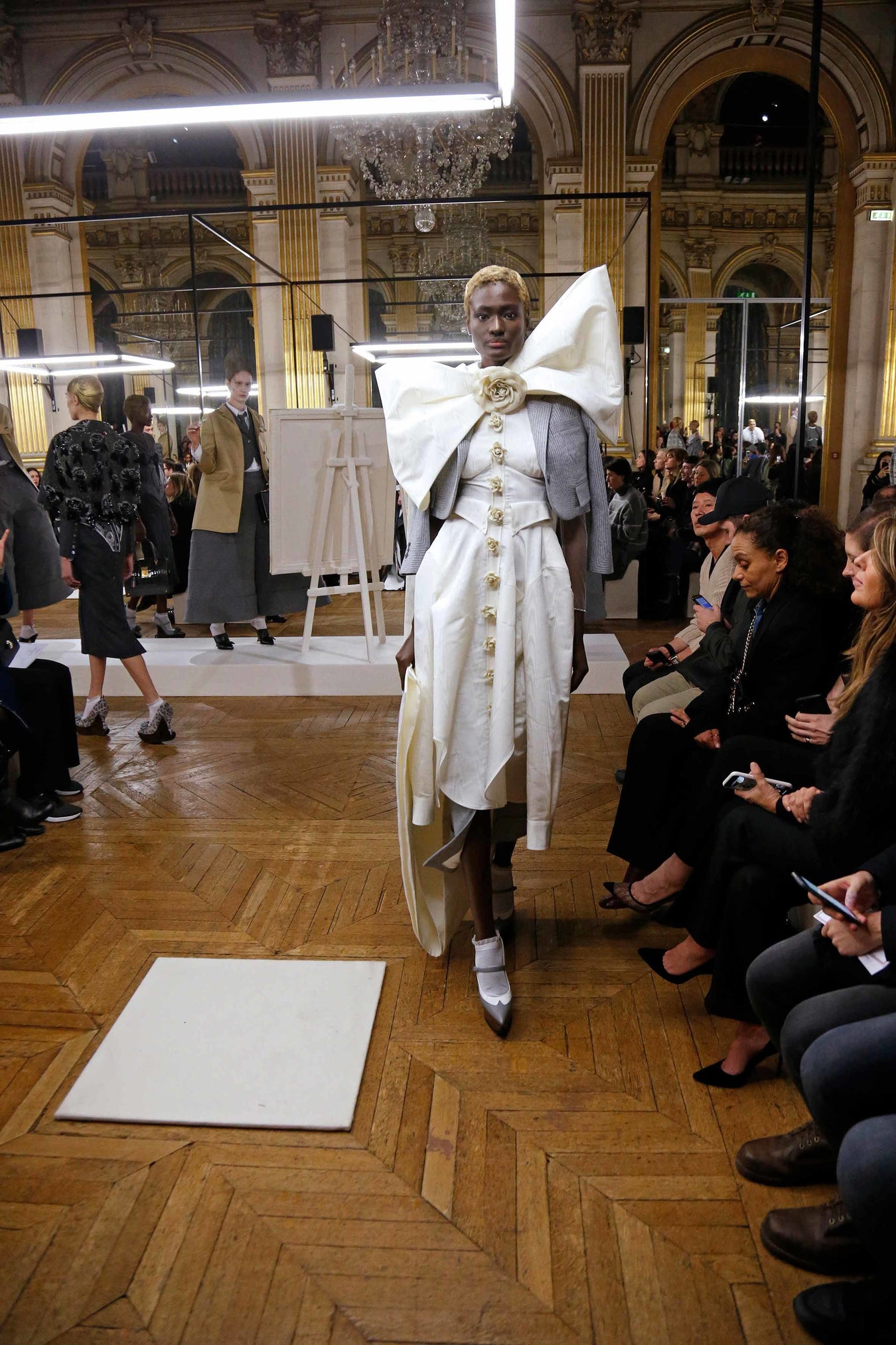 2018 가을 겨울 여성복 런웨이 - LOOK 23