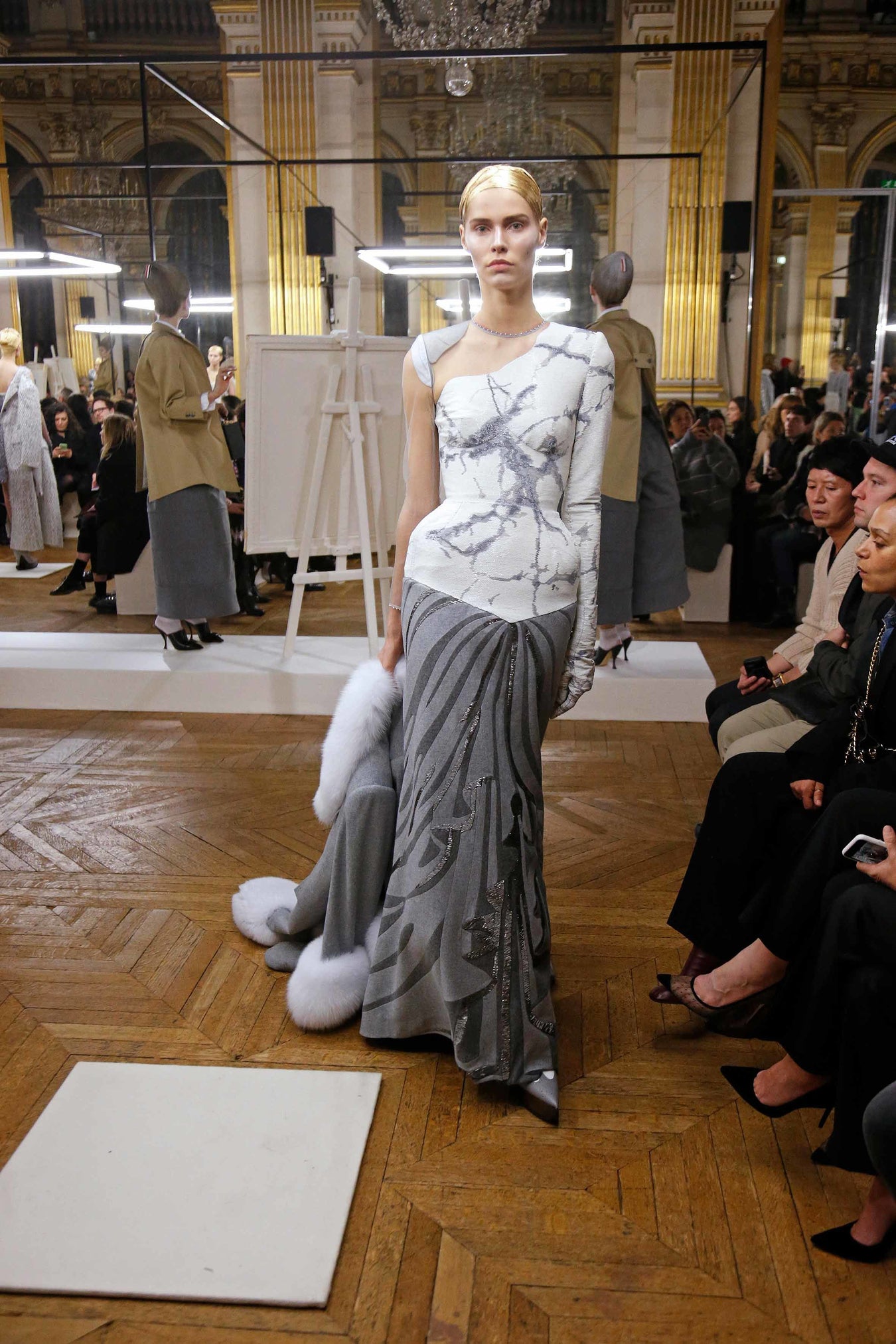 2018 가을 겨울 여성복 런웨이 - LOOK 29