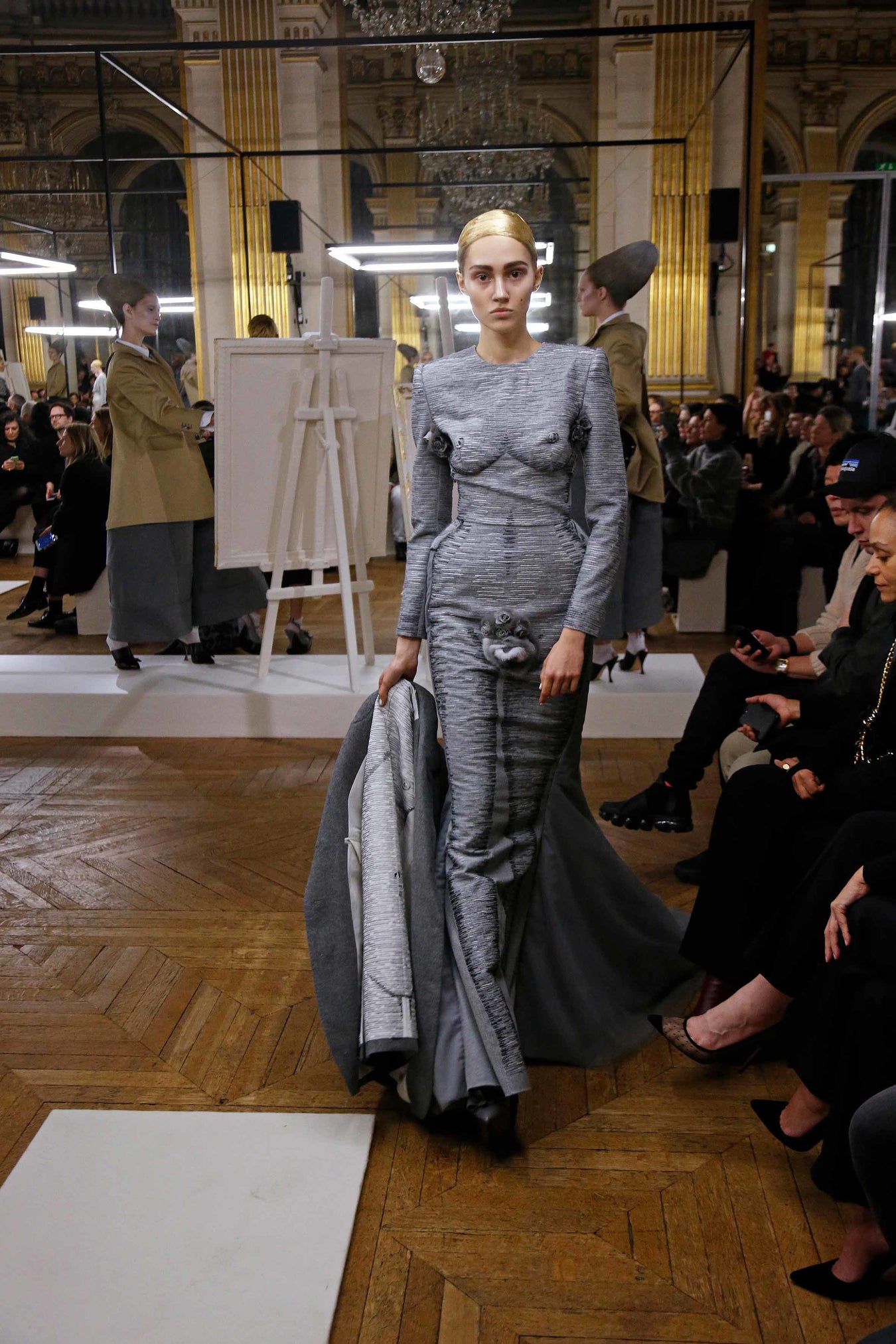 2018 가을 겨울 여성복 런웨이 - LOOK 3