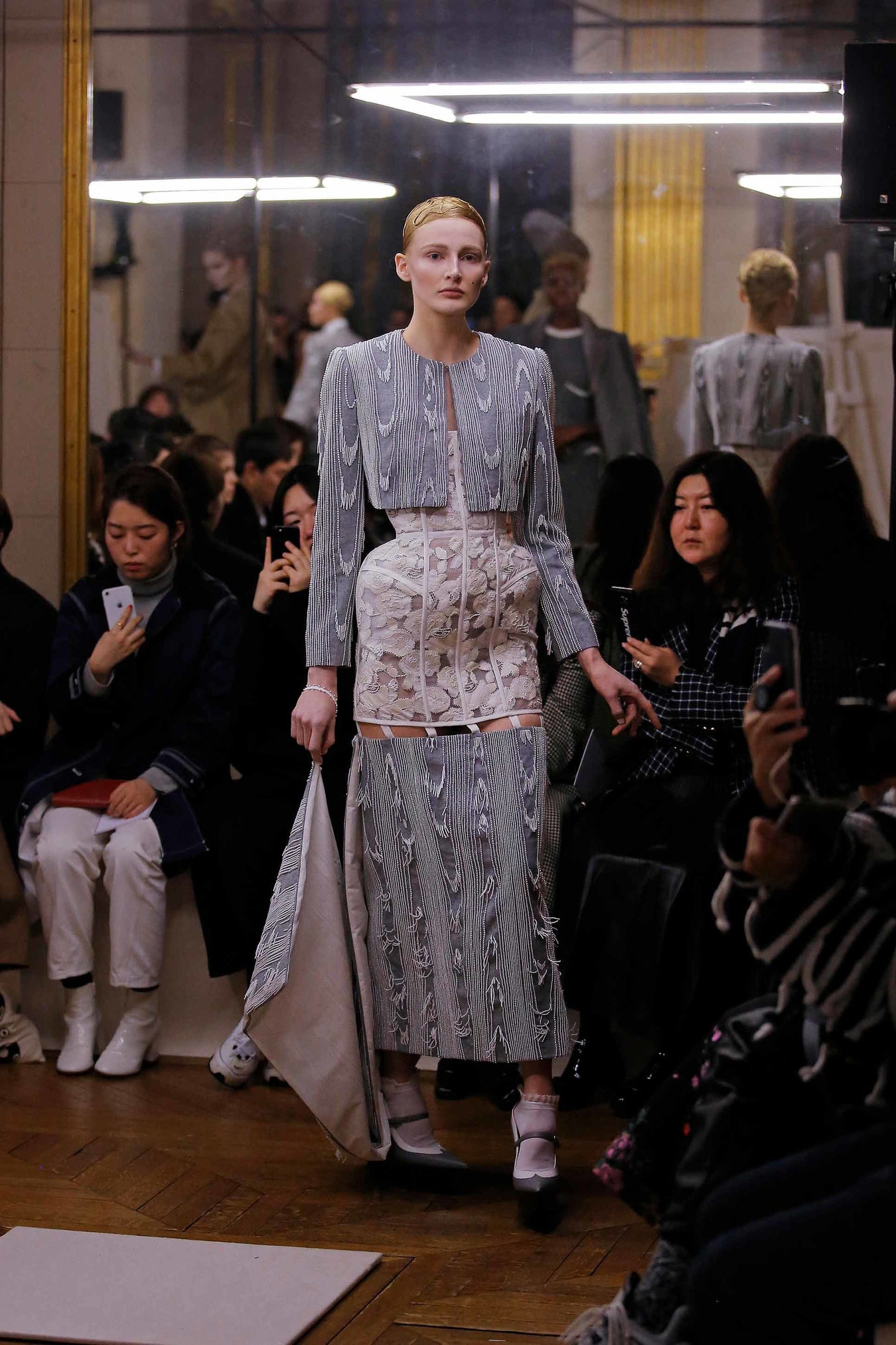 2018 가을 겨울 여성복 런웨이 - LOOK 30