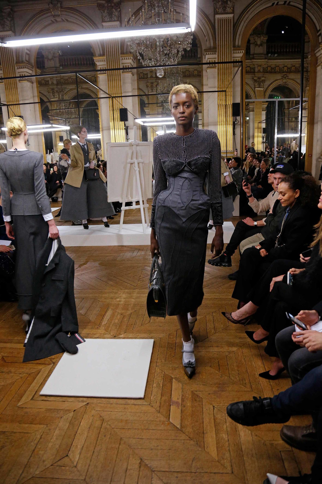 2018 가을 겨울 여성복 런웨이 - LOOK 5