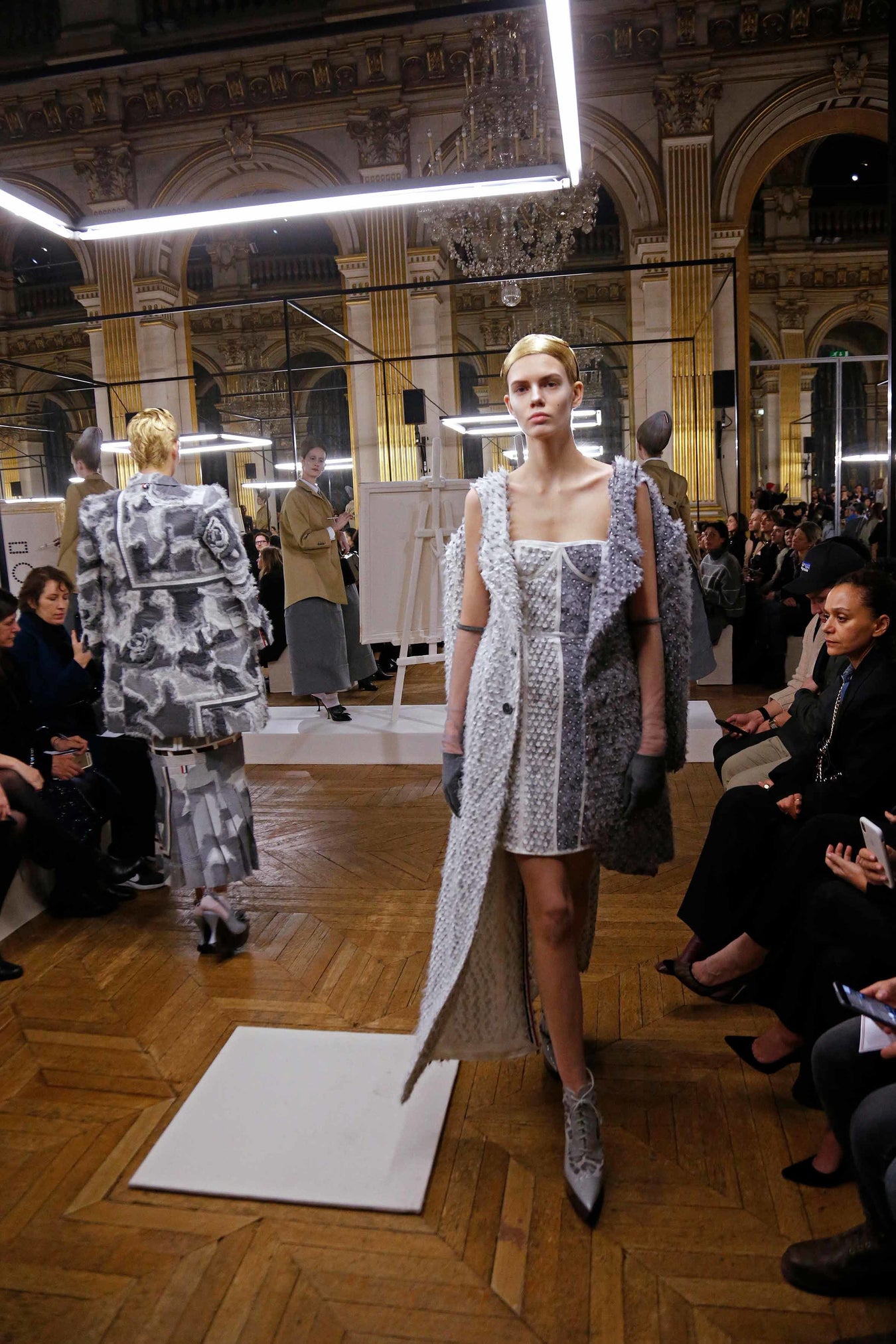 2018 가을 겨울 여성복 런웨이 - LOOK 9