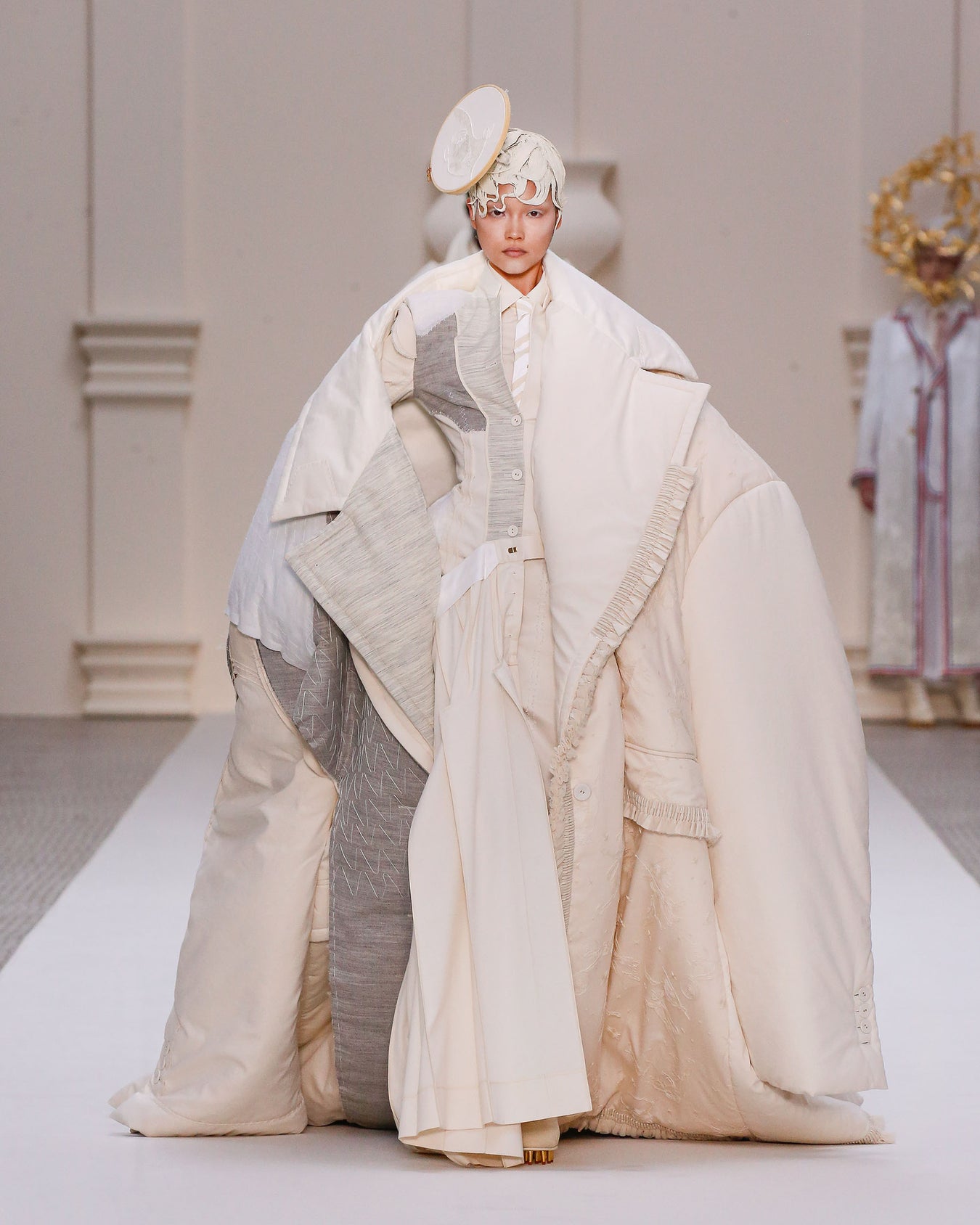 2024 꾸뛰르 - LOOK 1